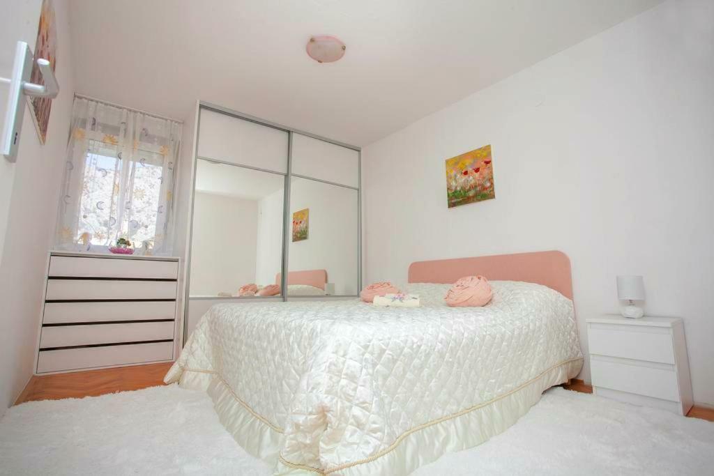Newly Renovated Apartment "Marin" In The Center! Omiš Buitenkant foto