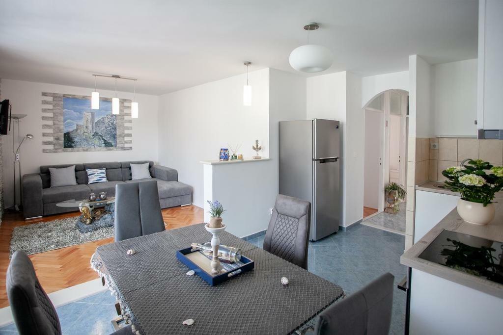 Newly Renovated Apartment "Marin" In The Center! Omiš Buitenkant foto