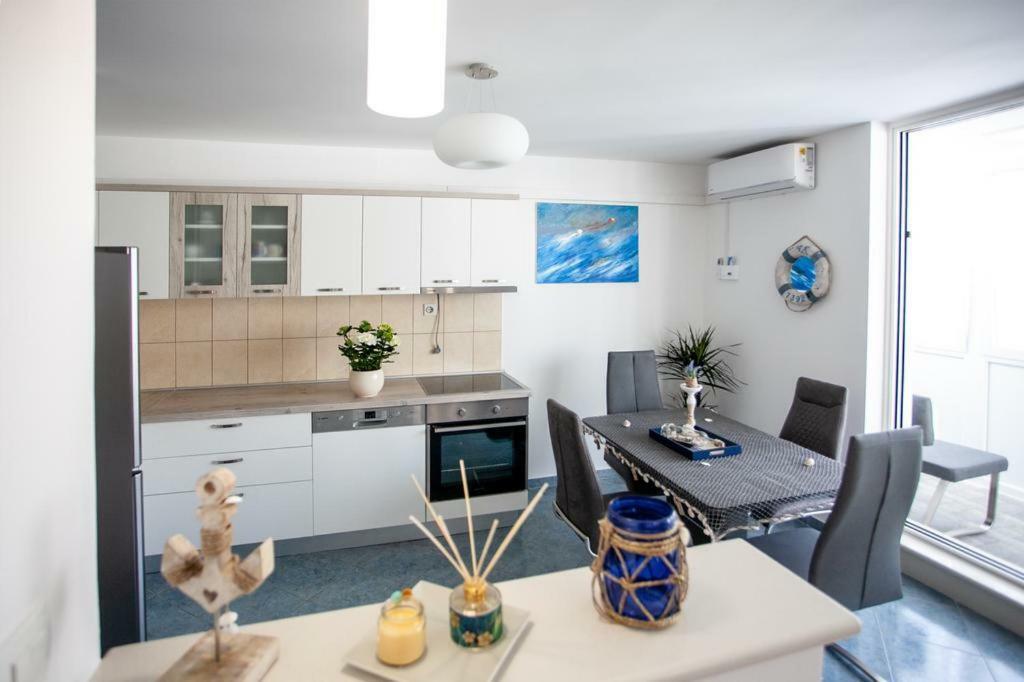Newly Renovated Apartment "Marin" In The Center! Omiš Buitenkant foto