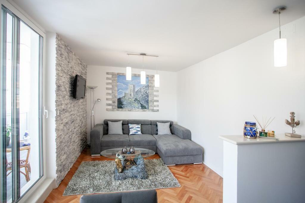 Newly Renovated Apartment "Marin" In The Center! Omiš Buitenkant foto